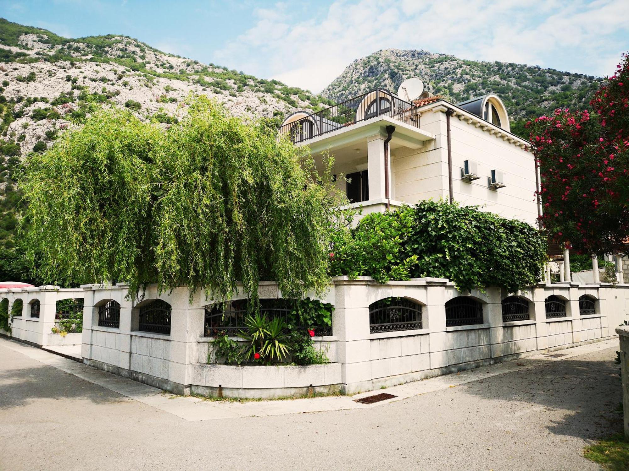 Villa Teuta ريسان المظهر الخارجي الصورة